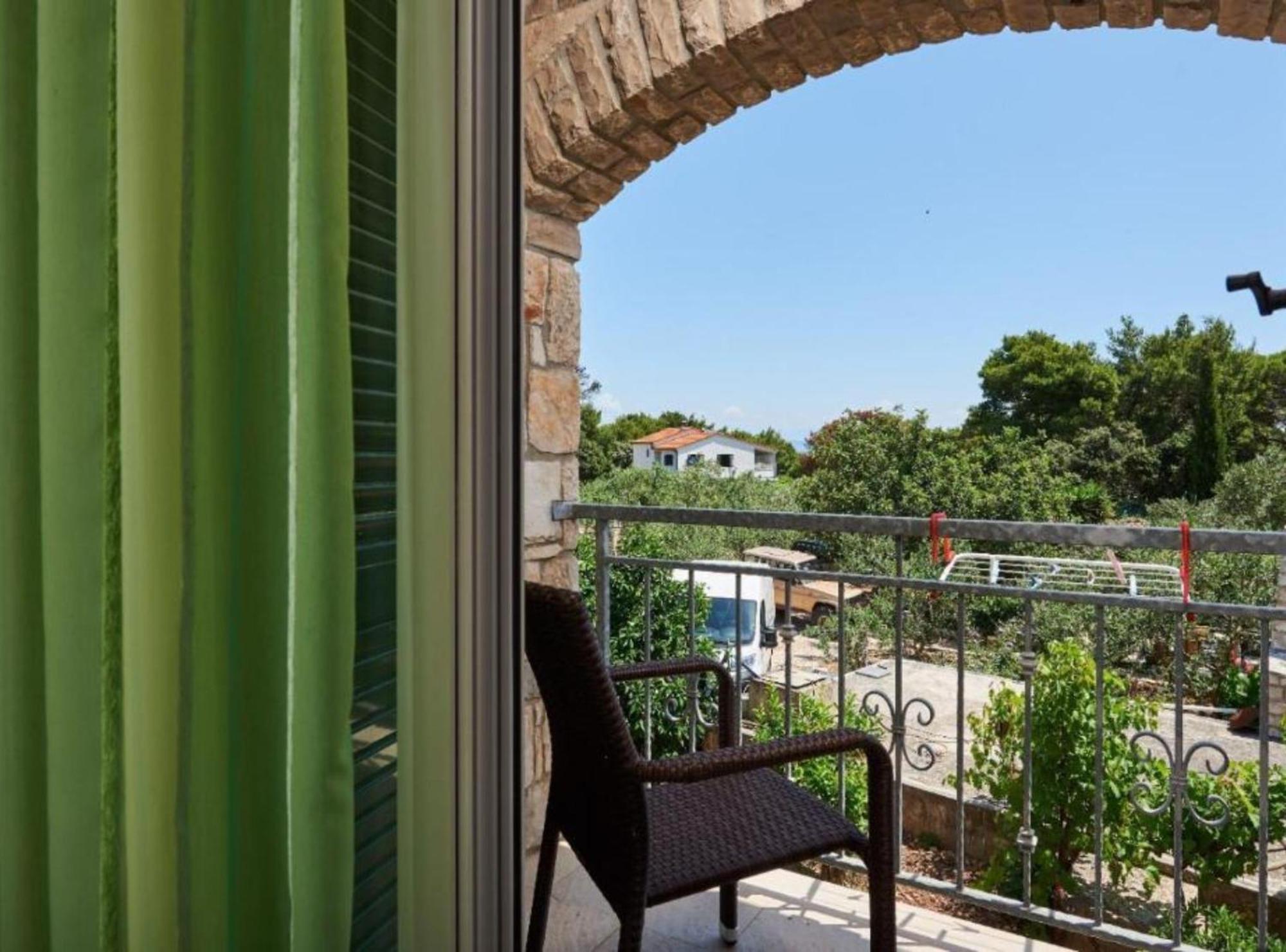 Krknjasi Hotel Drvenik Veli Exterior photo